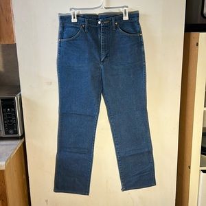 JEANS - MENS - 33x32 - Wrangler - Blue